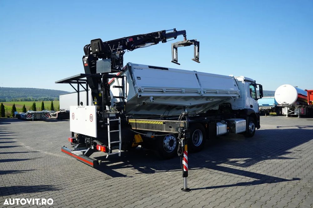 Mercedes-Benz AROCS 2536 / 6x2 / BASCULABILĂ PE 3 PĂRȚI - 6,6 M / MACARAUA HIAB 177 K PRO / CAPACITATE MAX. DE RIDICARE: 4.100 KG / RAZĂ MAX. DE ACȚIUNE: 11,0 M / ROTATOR / TELECOMANDĂ / TRANSMISIE AUTOMATĂ - 11