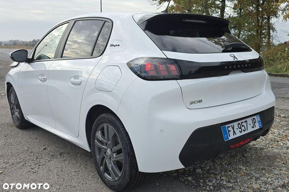 Peugeot 208 - 4