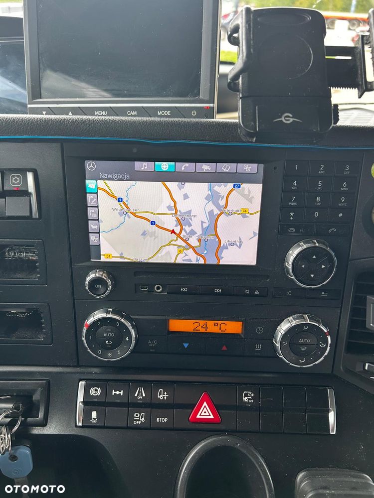 Mercedes-Benz 1832 - 18