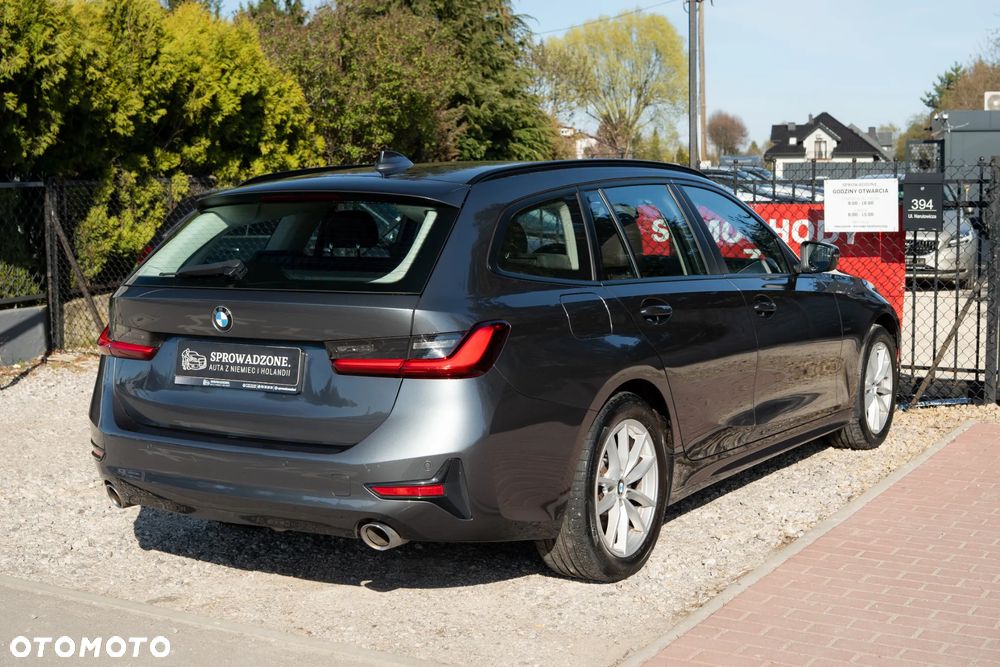 BMW Seria 3 330i Sport Line - 37