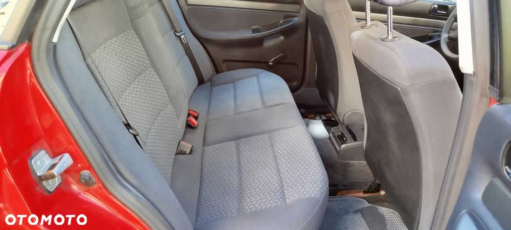 Audi A4 Limousine 1.6 - 9