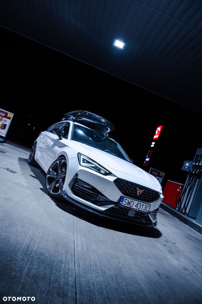 Cupra Leon Sportstourer 2.0 TSI 4Drive VZ Cup DSG - 2