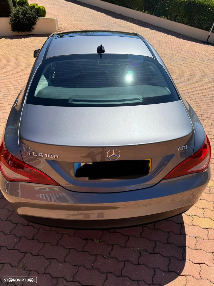 Mercedes-Benz CLA 180 - 4