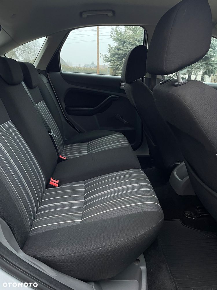 Ford Focus 1.6 Ambiente - 9