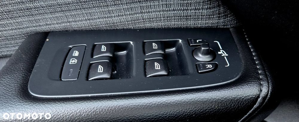 Volvo XC 60 B4 D Geartronic Momentum Pro - 33