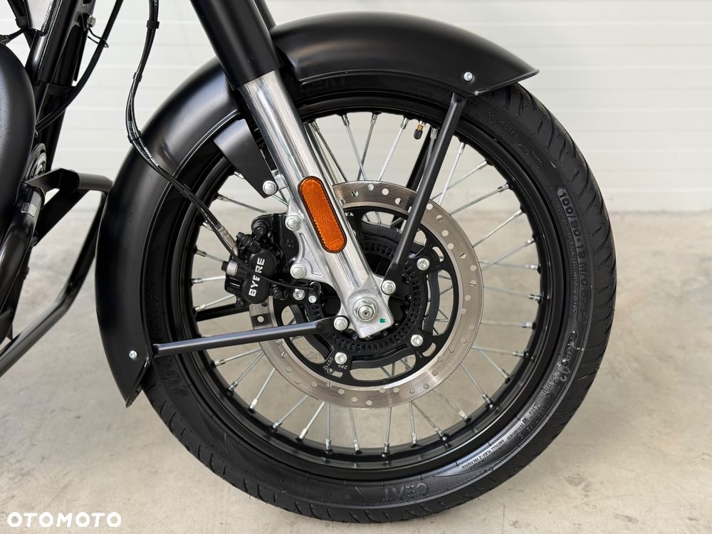 Royal Enfield Classic - 10