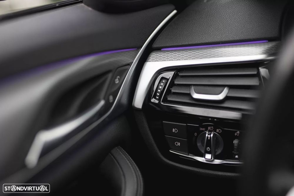 BMW 520 d Pack Desportivo M Auto - 23