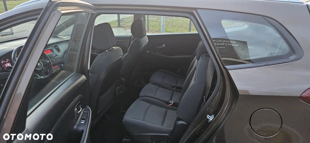 Kia Carens - 8