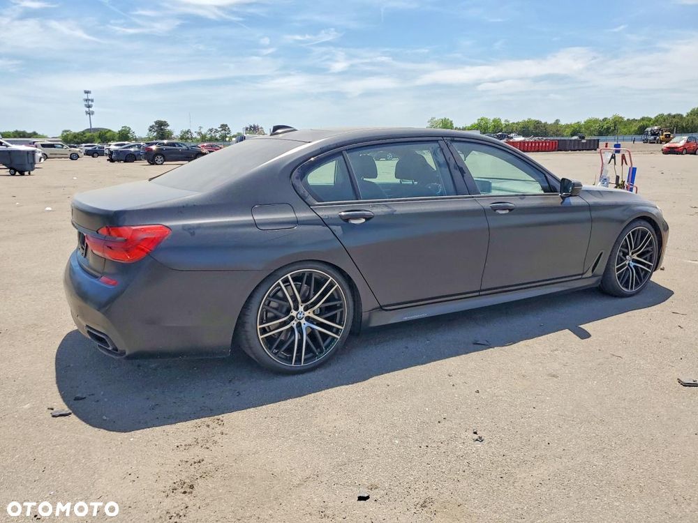 BMW Seria 7 740i - 4