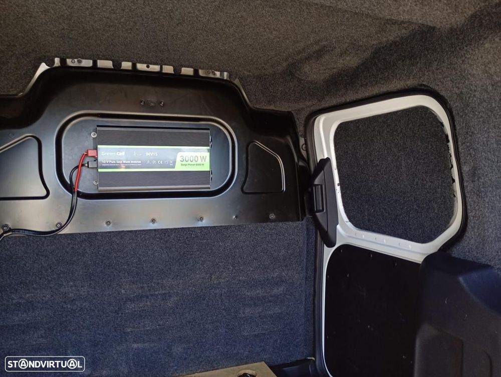 Ford Transit Courier - 22