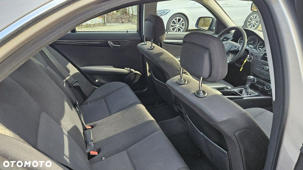 Mercedes-Benz Klasa C 220 CDI Classic - 22