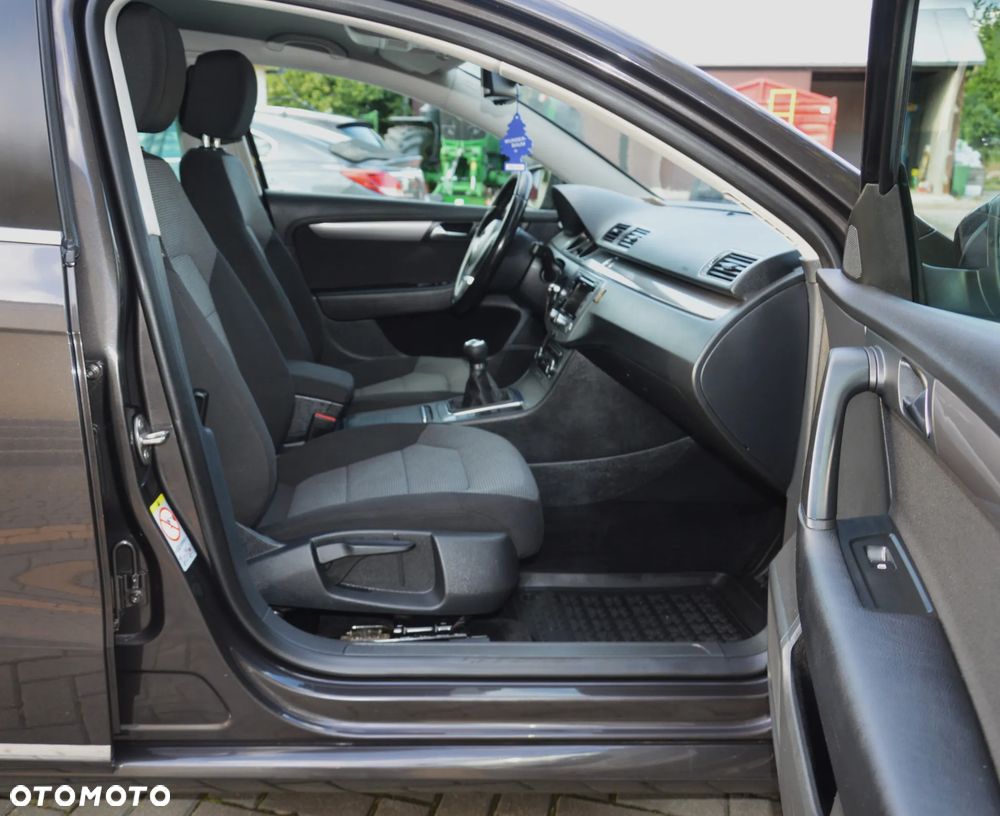 Volkswagen Passat - 30