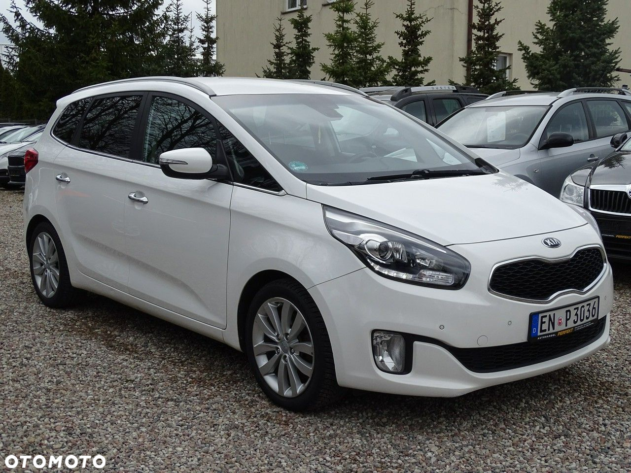 Kia Carens - 16