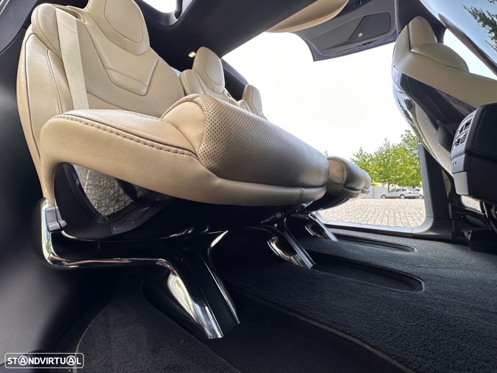 Tesla Model X 90D - 13