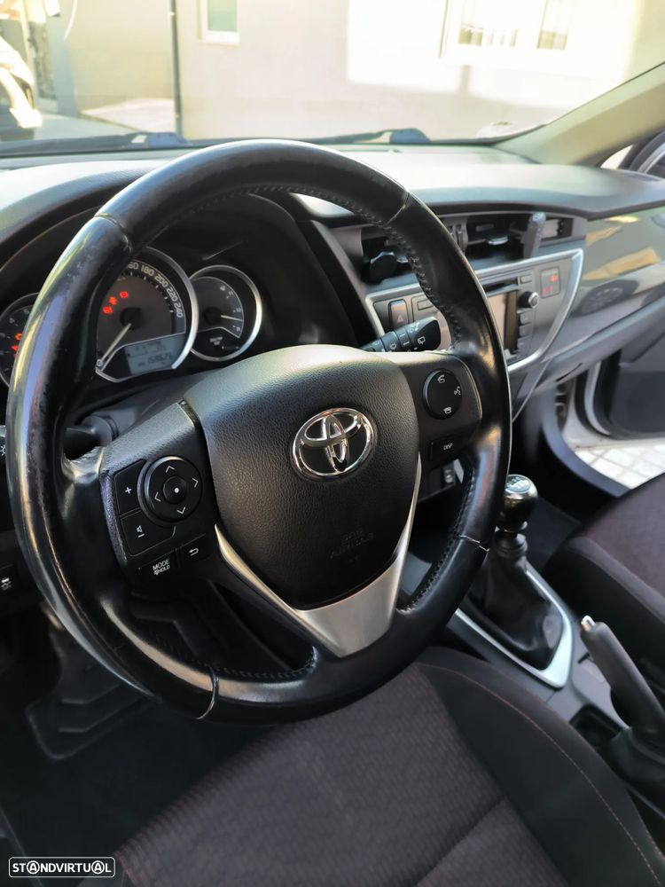 Toyota Auris Touring Sports 1.4 D-4D Com+P.Sport - 16