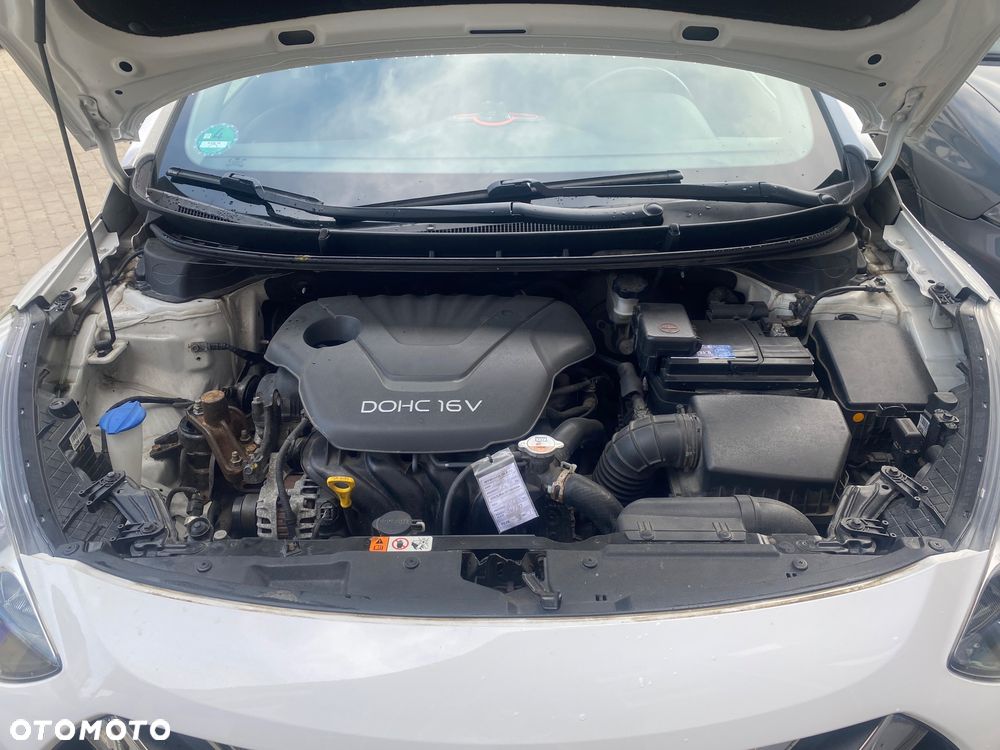 Hyundai i30 1.6 Classic + - 16