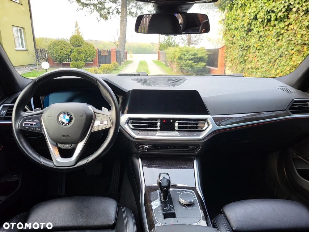 BMW Seria 3 330i Sport Line - 23