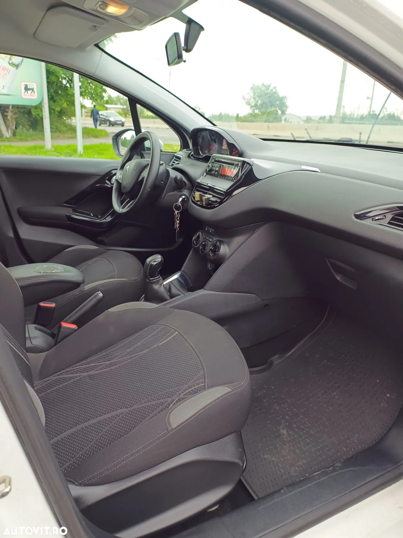 Peugeot 208 - 4