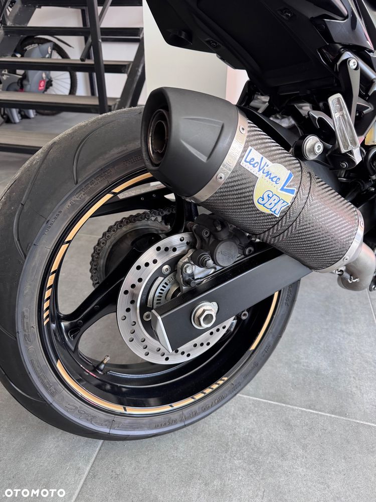 Suzuki GSR - 6