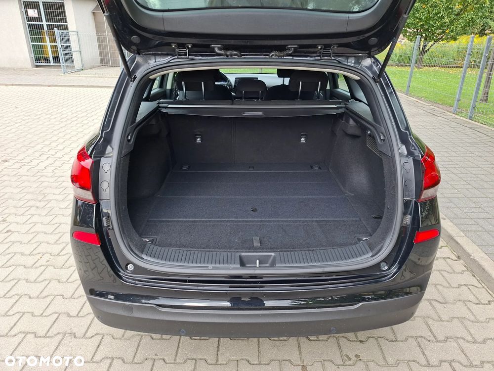 Hyundai i30 1.5 DPI Classic + - 10