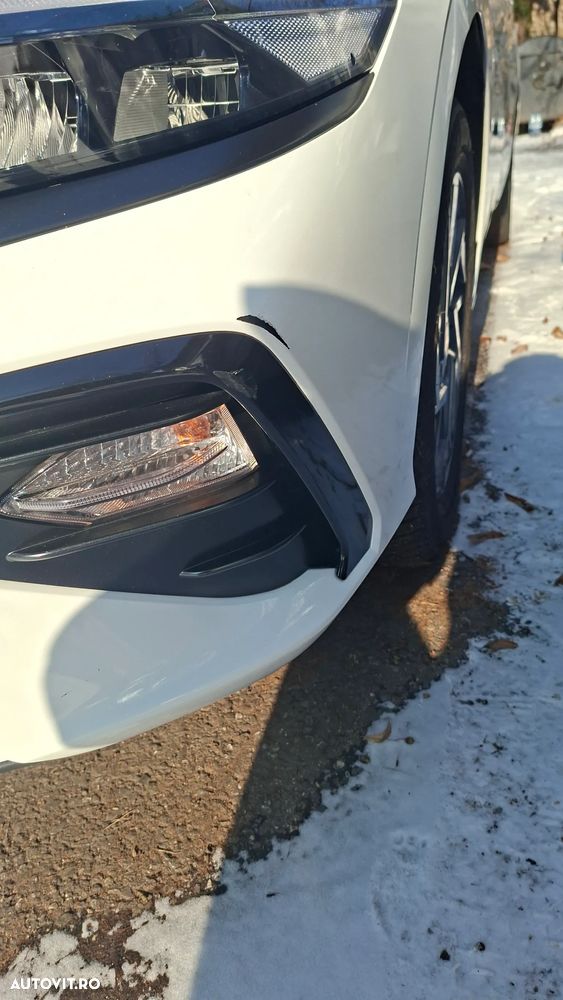 Hyundai Elantra 1.6 l 123 CP 6MT Highway - 11