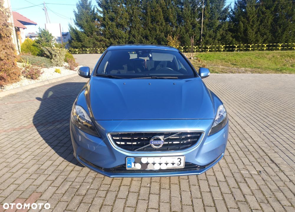 Volvo V40 T2 Momentum - 1