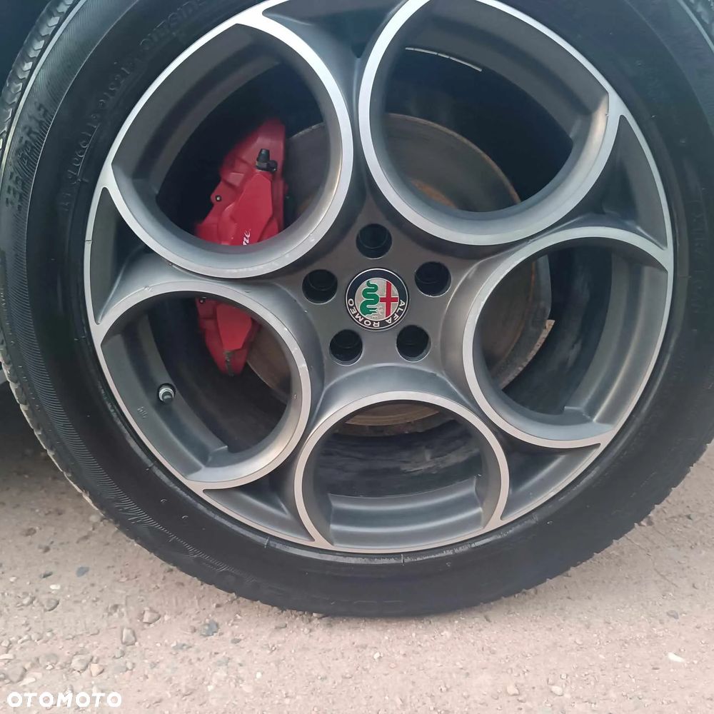 Alfa Romeo Stelvio 2.0 Turbo 16V AT8-Q4 Ti - 13