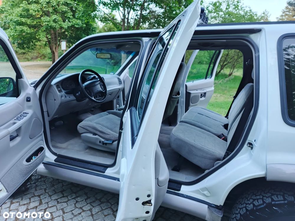 Ford Explorer - 7
