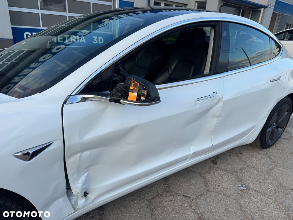 Tesla Model 3 - 10