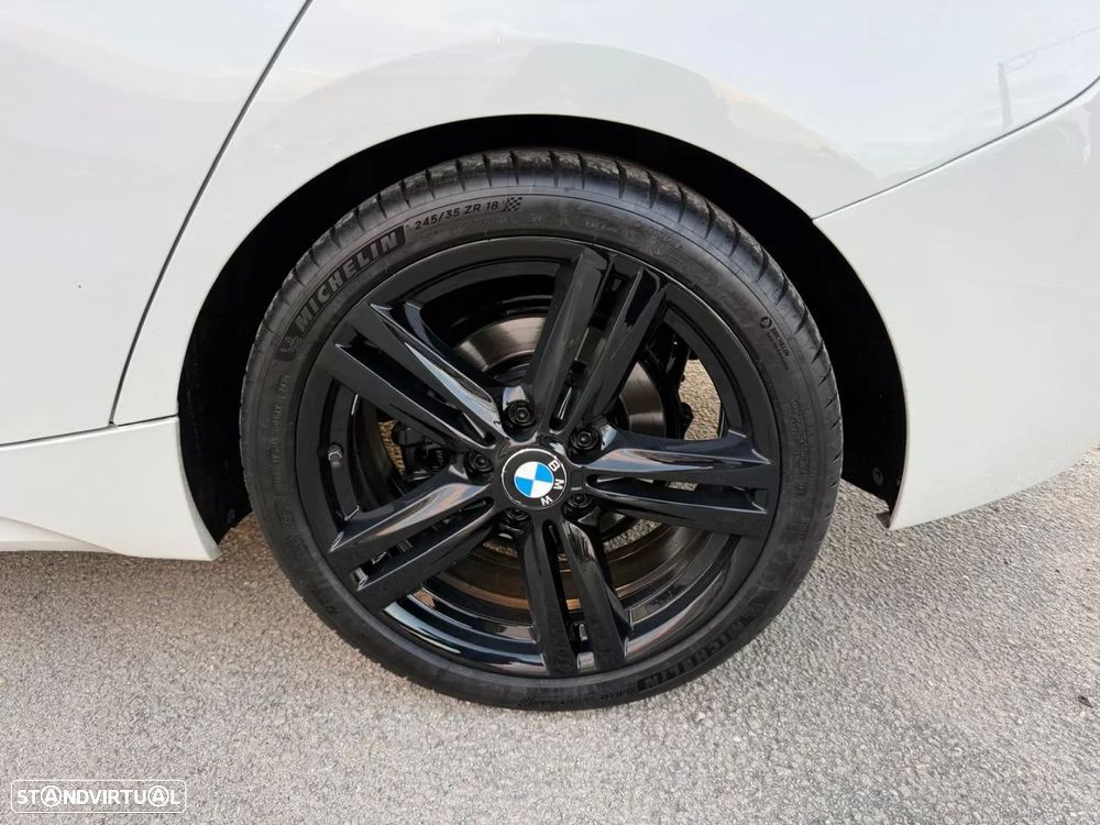 BMW 118 dA Pack M - 8