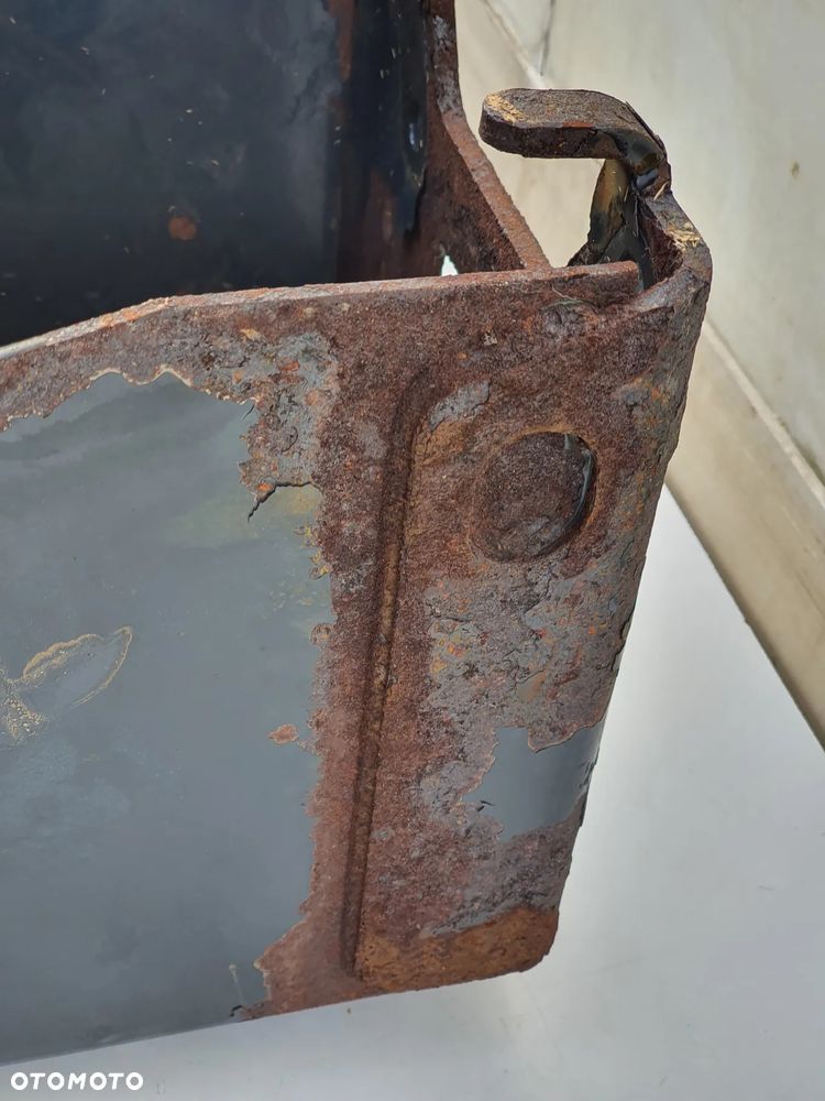 WINDA WIESZAK KOŁA ZAPASOWEGO STELAZ  IVECO EUROCARGO - 8