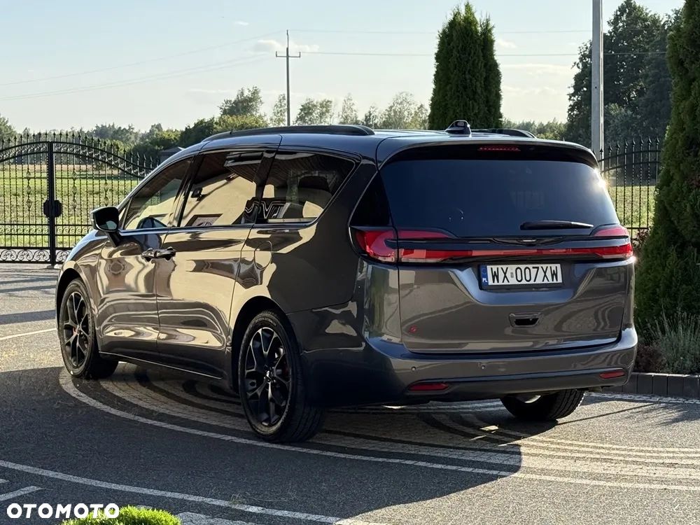 Chrysler Pacifica - 4