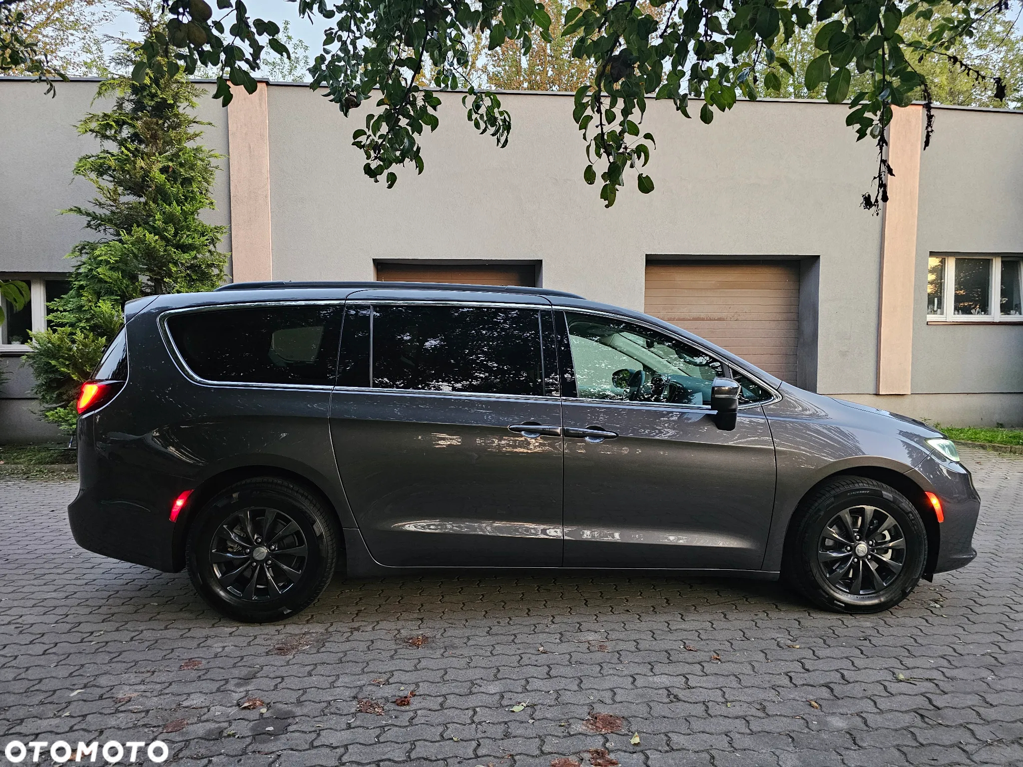 Chrysler Pacifica - 37