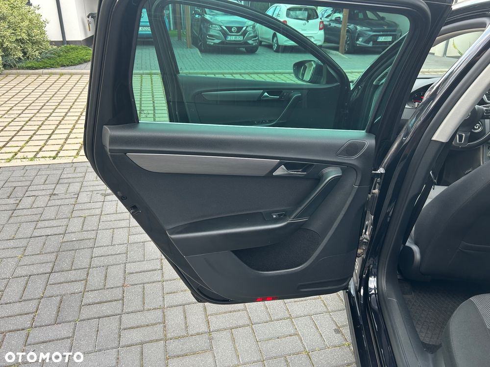 Volkswagen Passat 2.0 TDI DSG BlueMotion Technology R-Line - 15