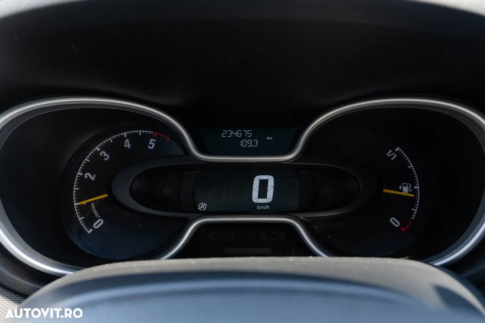 Opel Vivaro - 12