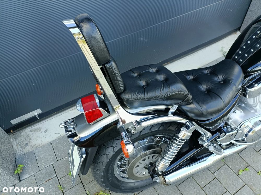 Suzuki Intruder - 13