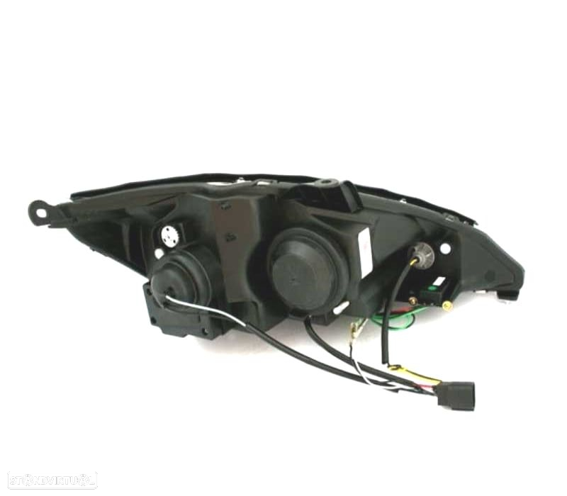 FARÓIS LUZ DIURNA LED COM PISCAS FORD FOCUS 98-01 FUNDO PRETO - 3