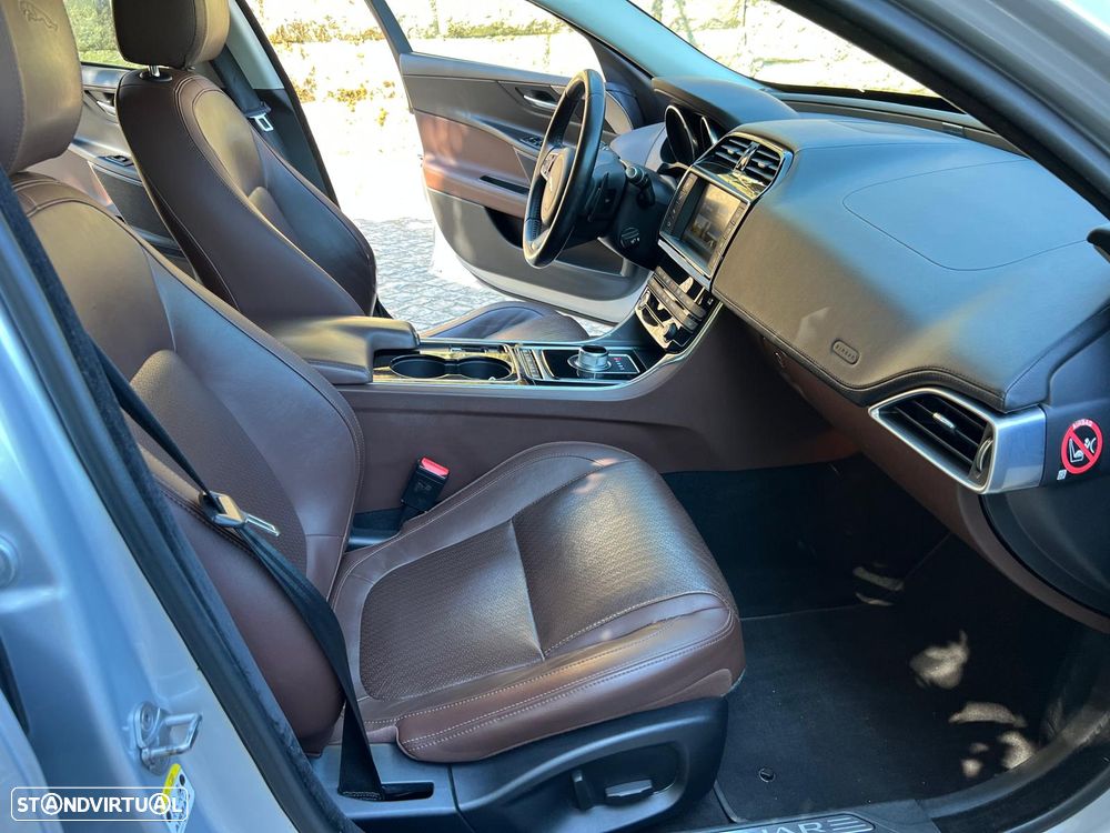 Jaguar XE 20d Aut. Portfolio - 15