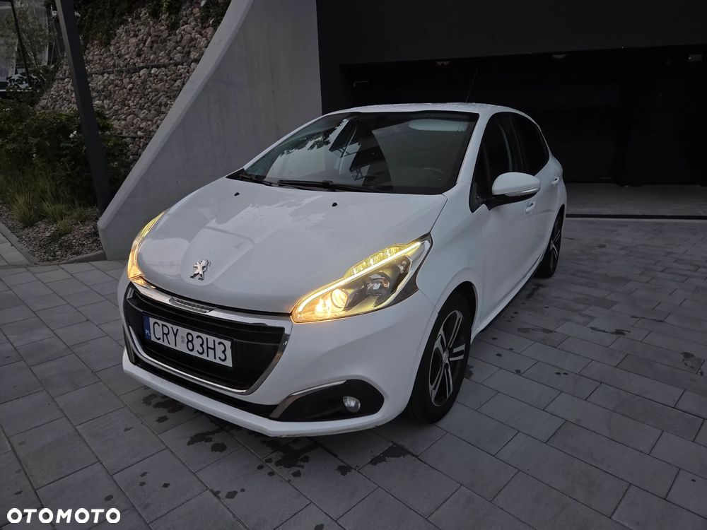 Peugeot 208 - 1
