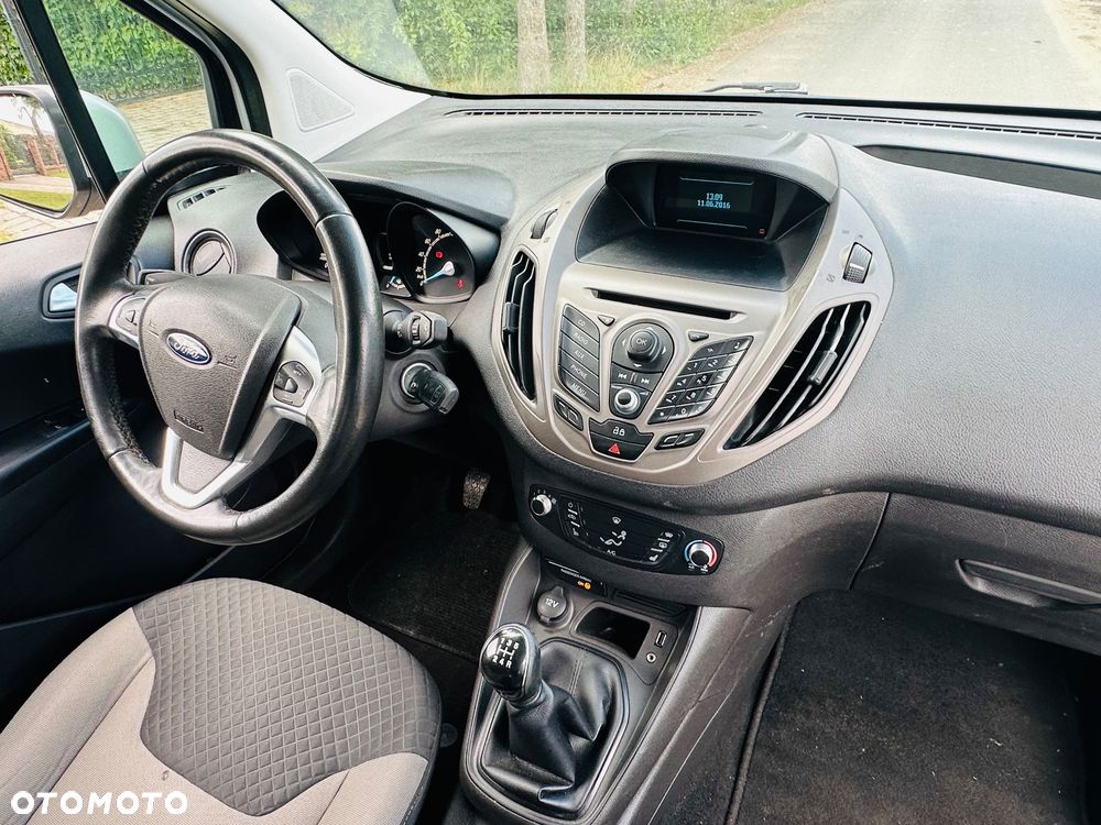 Ford Tourneo Courier - 17