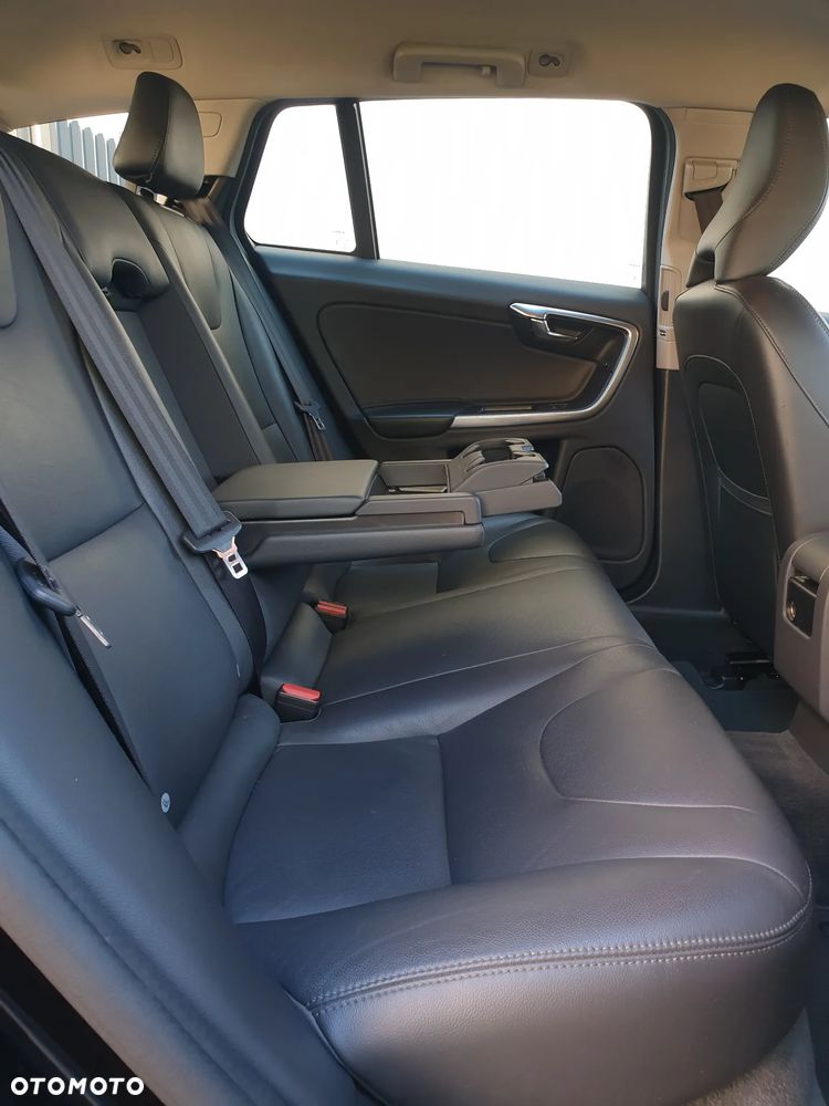Volvo V60 D3 Geartronic Summum - 33