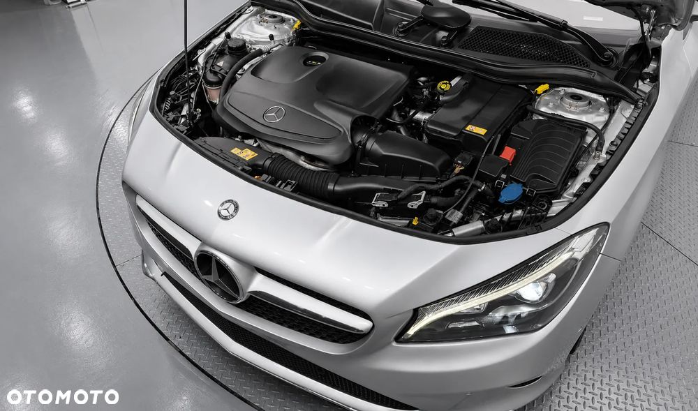 Mercedes-Benz CLA 250 7G-DCT AMG Line - 6