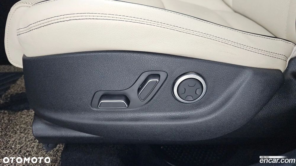 Genesis GV70 2.5T AWD AT8 Luxury Line - 31