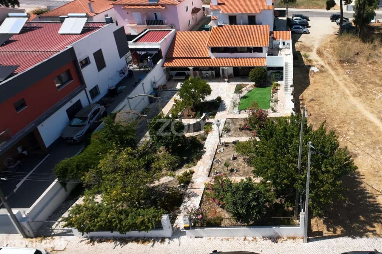 Moradia T2 + T1Versátil com 510 m² de Terreno e Elevado Potencial - Grande imagem: 2/34