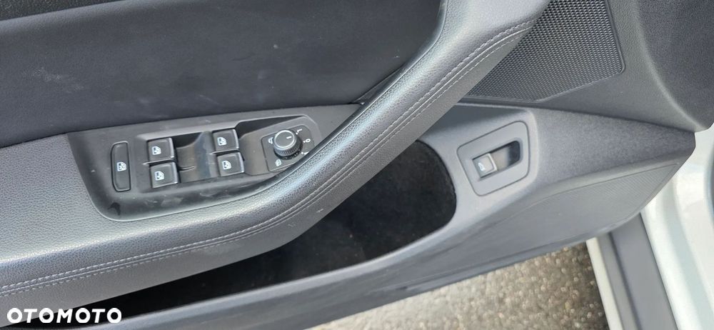 Volkswagen Passat Alltrack 2.0 TDI SCR DSG 4Motion - 29