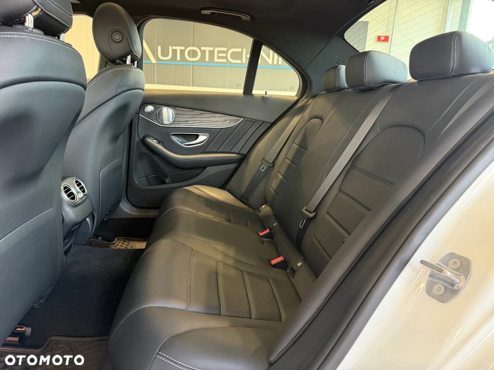 Mercedes-Benz Klasa C 200 4-Matic 9G-TRONIC - 15