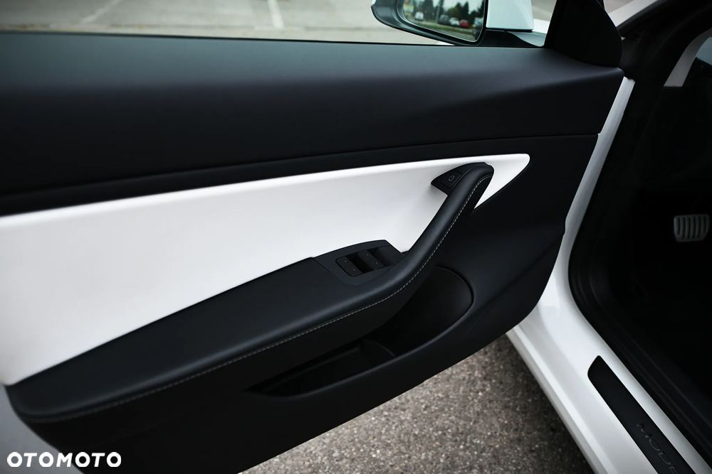 Tesla Model 3 - 16