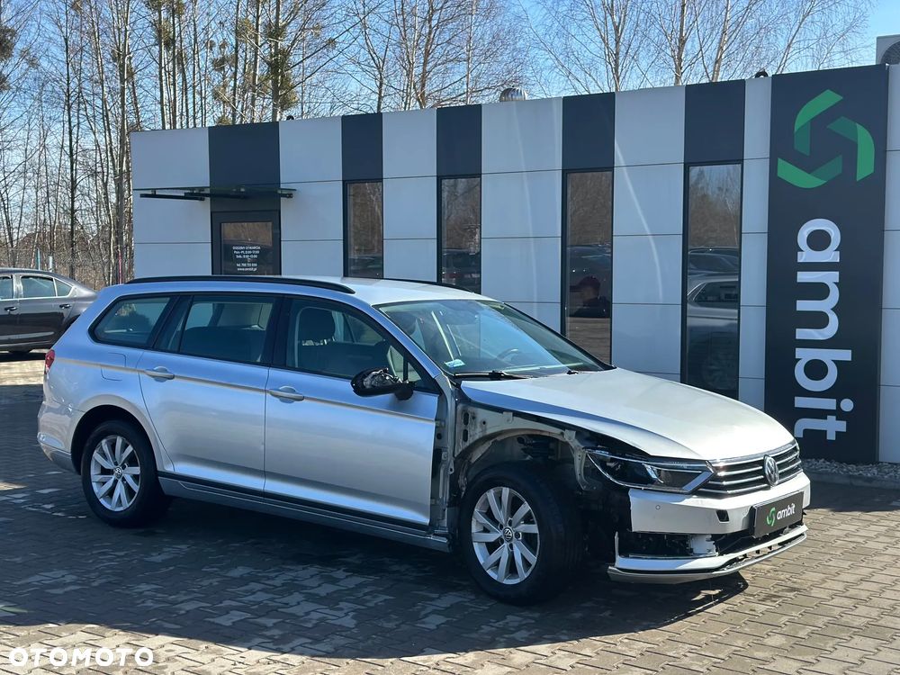 Volkswagen Passat - 1