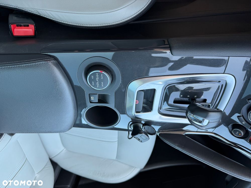 Peugeot 3008 Hybrid4 - 24