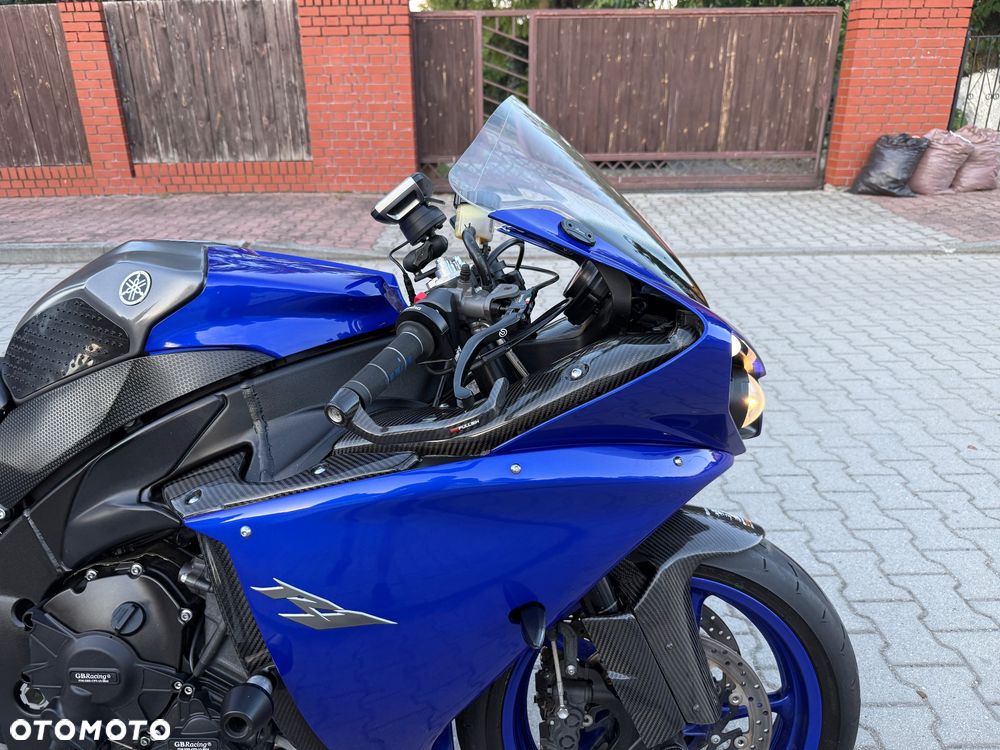 Yamaha R1 - 10